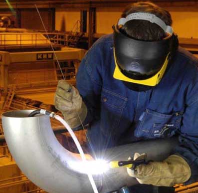 Handmade tungsten argon arc welding operation of titanium and titanium alloy
